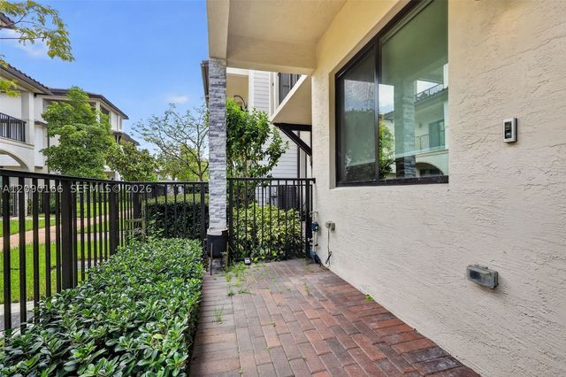 4540 NW 83rd Path, Doral, FL 33166