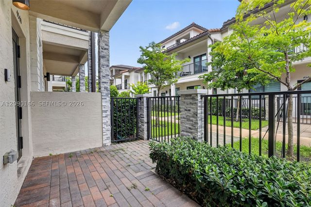 4540 NW 83rd Path, Doral, FL 33166