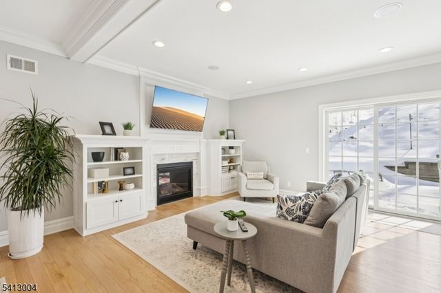 316 Orenda Cir, Westfield Town, NJ 07090