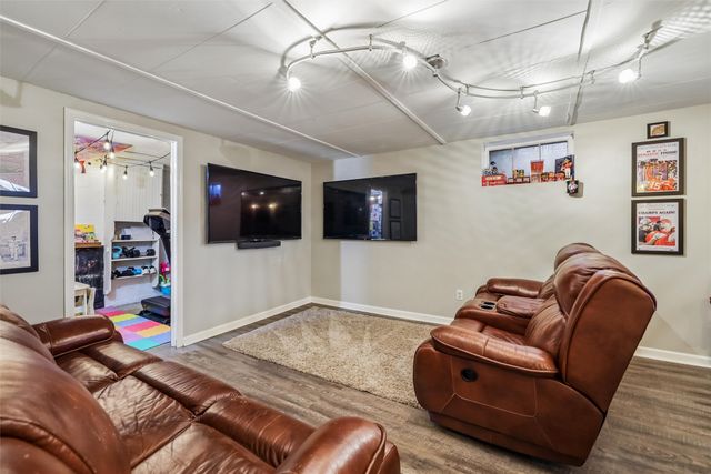 6702 Forest Court, Windsor Heights, IA 50324