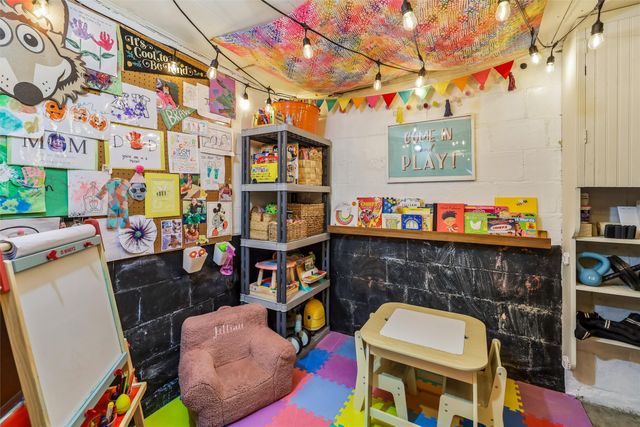 6702 Forest Court, Windsor Heights, IA 50324