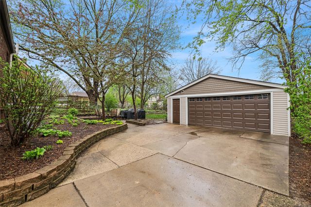 6702 Forest Court, Windsor Heights, IA 50324