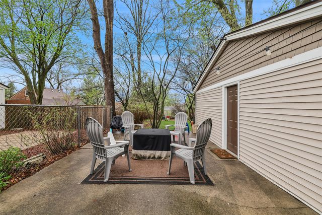 6702 Forest Court, Windsor Heights, IA 50324