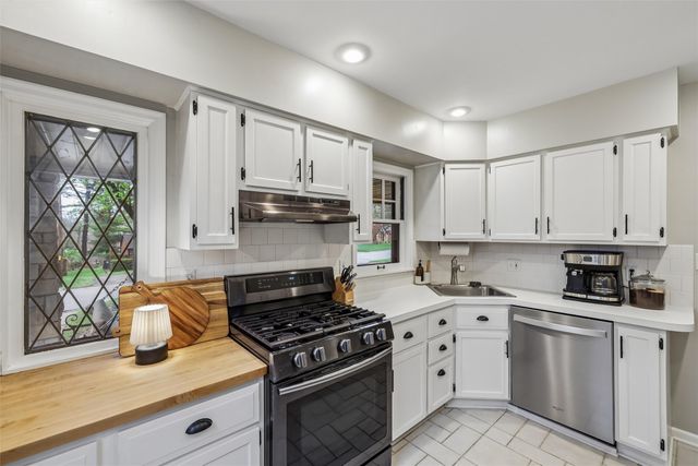 6702 Forest Court, Windsor Heights, IA 50324