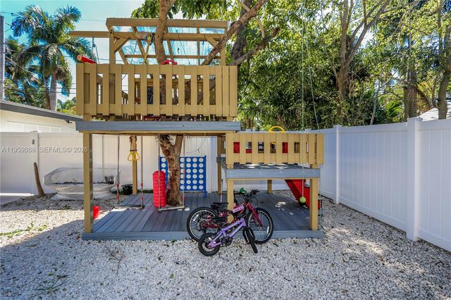 1516 Mayo St, Hollywood, FL 33020