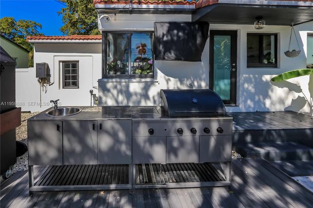 1516 Mayo St, Hollywood, FL 33020