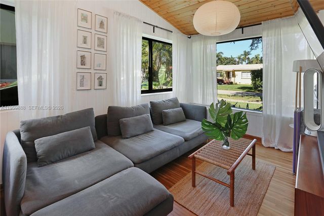 1516 Mayo St, Hollywood, FL 33020