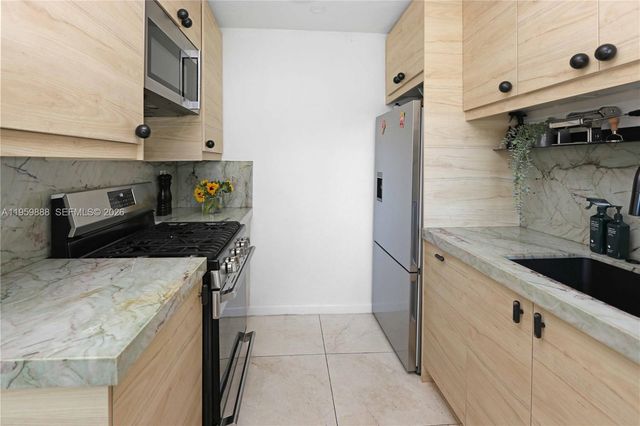 1516 Mayo St, Hollywood, FL 33020