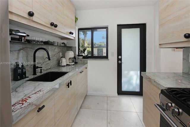 1516 Mayo St, Hollywood, FL 33020