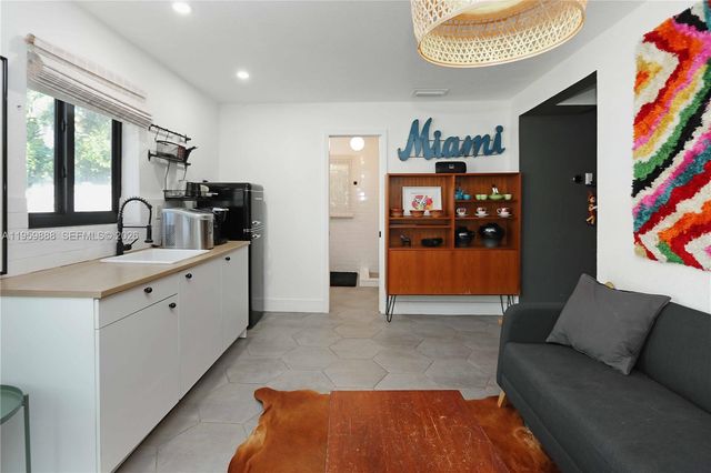 1516 Mayo St, Hollywood, FL 33020