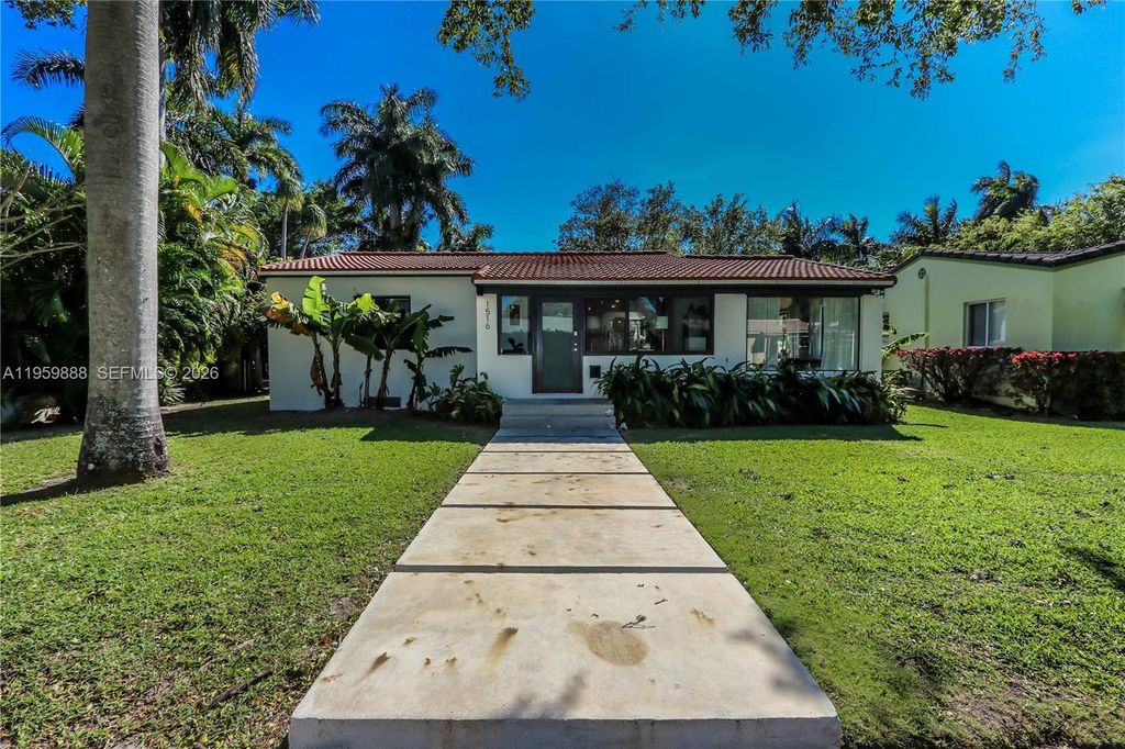 1516 Mayo St, Hollywood, FL 33020