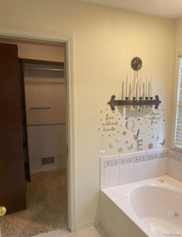 219 Primrose Lane, Flushing, MI 48433