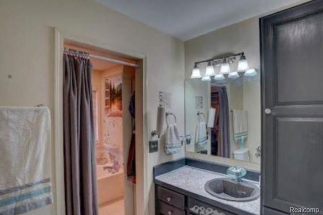 219 Primrose Lane, Flushing, MI 48433