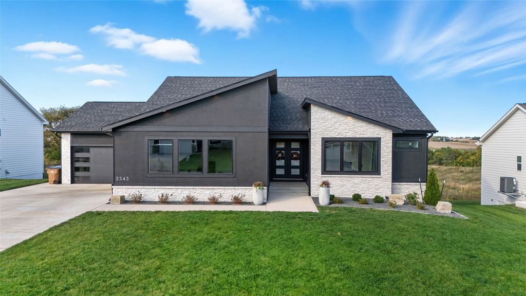 2343 Green Leaf Circle, Norwalk, IA 50211
