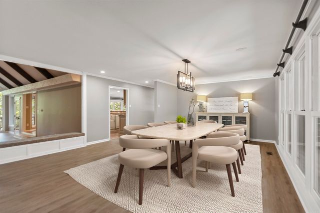 15 Saint Charles Court, Little Rock, AR 72211