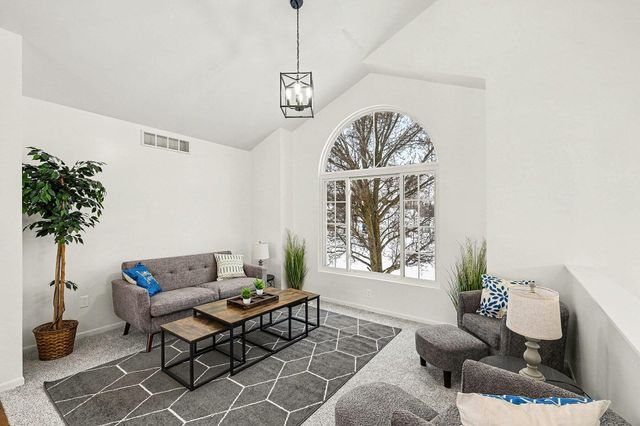 330 Pioneer Trail NE, Cedar Springs, MI 49319