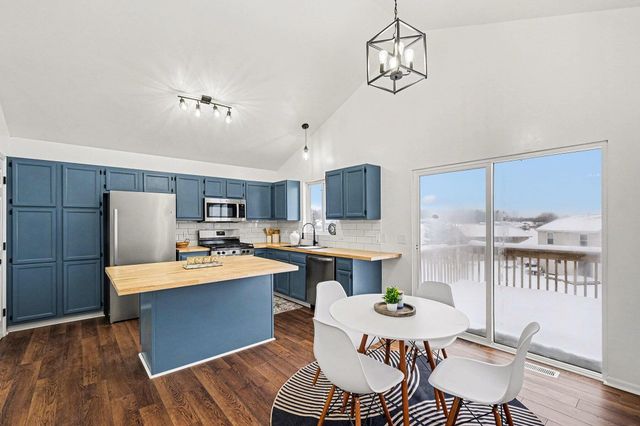 330 Pioneer Trail NE, Cedar Springs, MI 49319