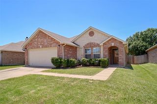 813 Crystal Drive, Burleson, TX 76028