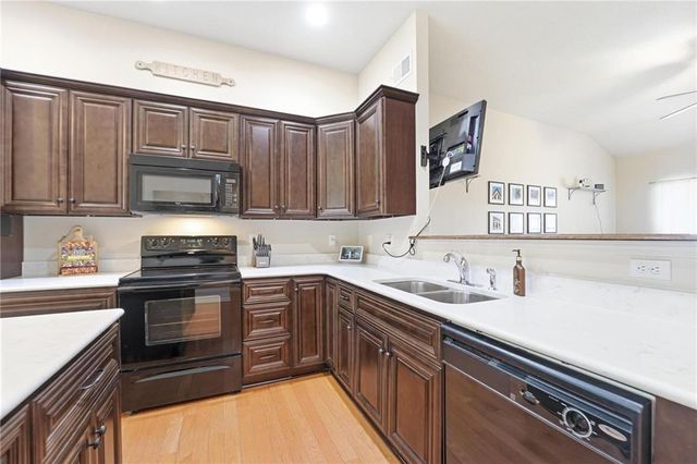 813 Emerson Drive, Belton, MO 64012