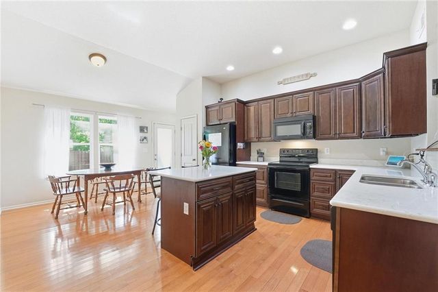 813 Emerson Drive, Belton, MO 64012