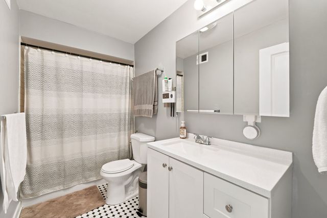 4656 25th Avenue, Schiller Park, IL 60176