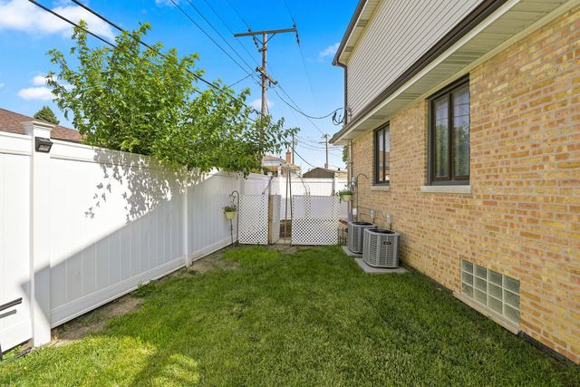 4656 25th Avenue, Schiller Park, IL 60176