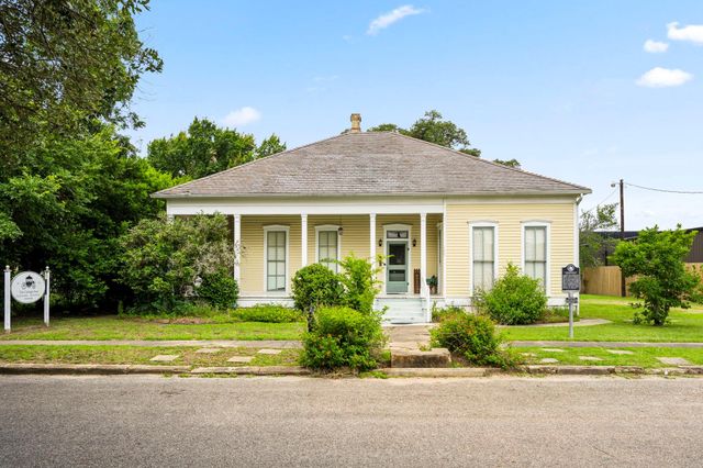 1118 Prairie Street, Columbus, TX 78934