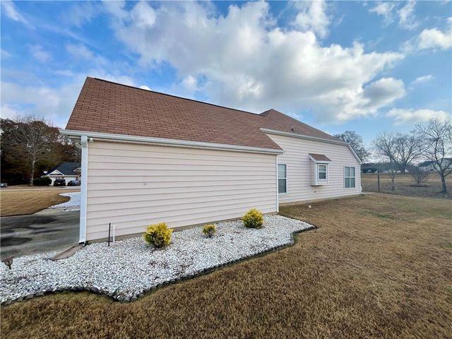 19 Meadow Crest Court, Powder Springs, GA 30127