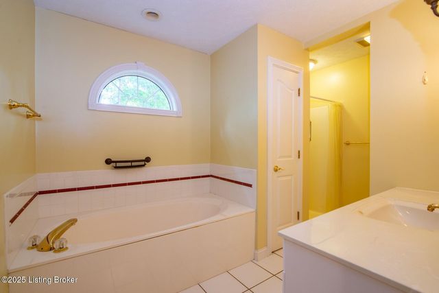 236 Bobwhite Rd, Brandenburg, KY 40108