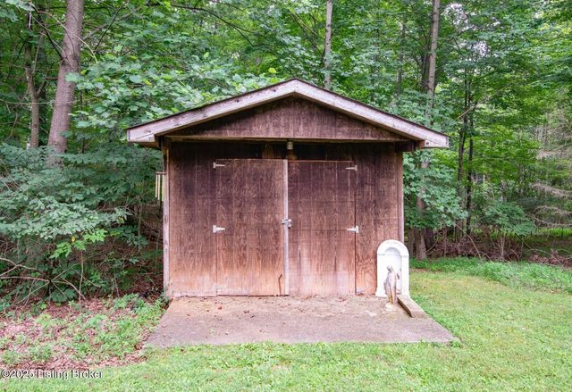 236 Bobwhite Rd, Brandenburg, KY 40108