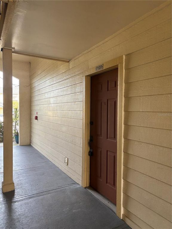 Image 22 of property listing at 11901 4TH STREET N 7107, St Petersburg, FL 33716