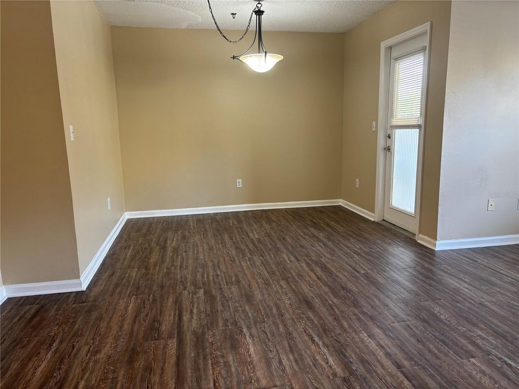 Image 5 of property listing at 11901 4TH STREET N 7107, St Petersburg, FL 33716