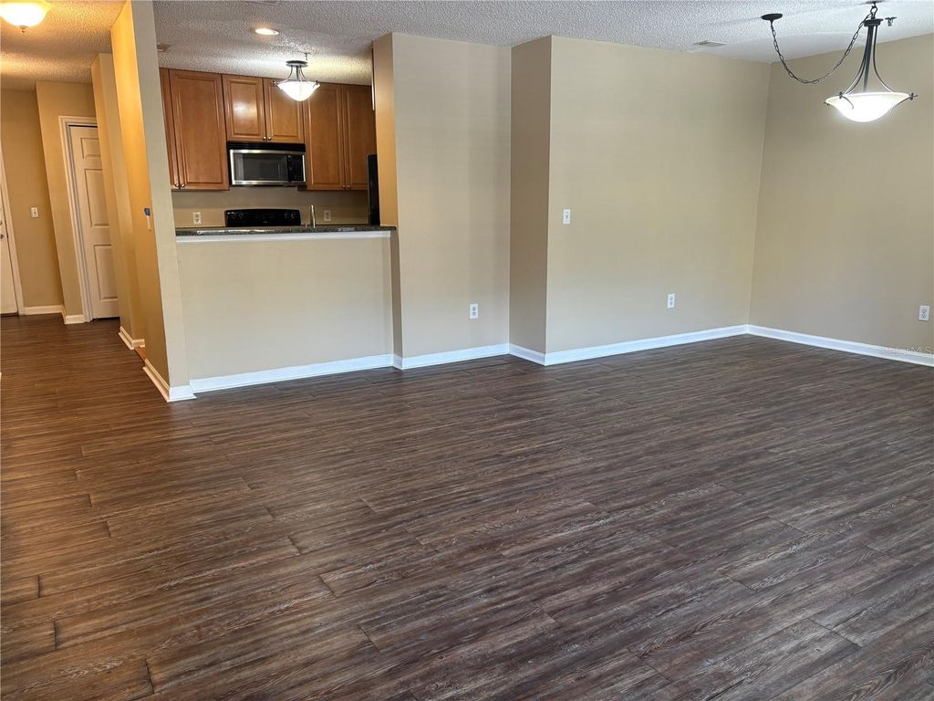 Image 6 of property listing at 11901 4TH STREET N 7107, St Petersburg, FL 33716