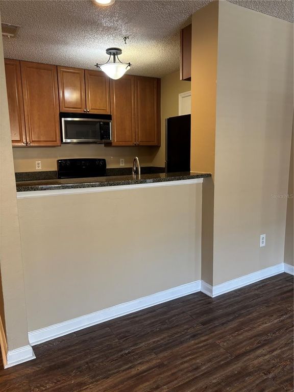 Image 7 of property listing at 11901 4TH STREET N 7107, St Petersburg, FL 33716