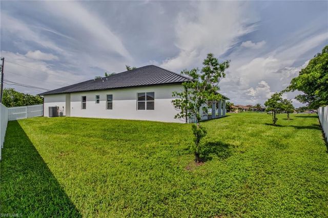 1726 SW 36th TER, Cape Coral, FL 33914