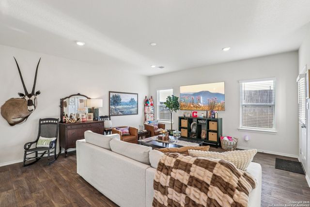 116 Middle Green, Floresville, TX 78114