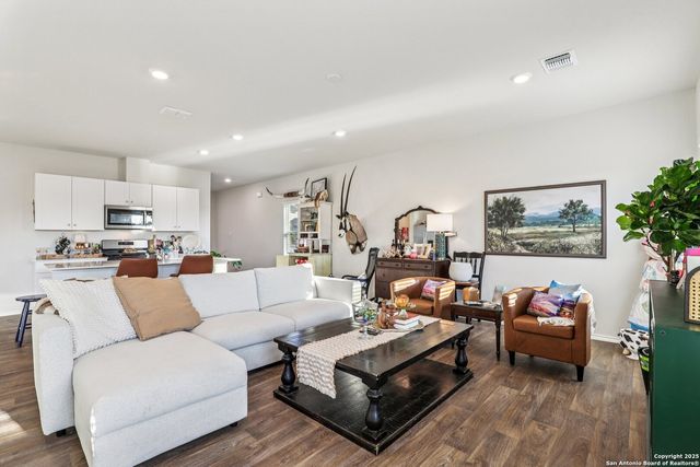 116 Middle Green, Floresville, TX 78114