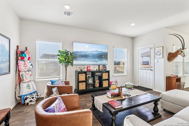 116 Middle Green, Floresville, TX 78114