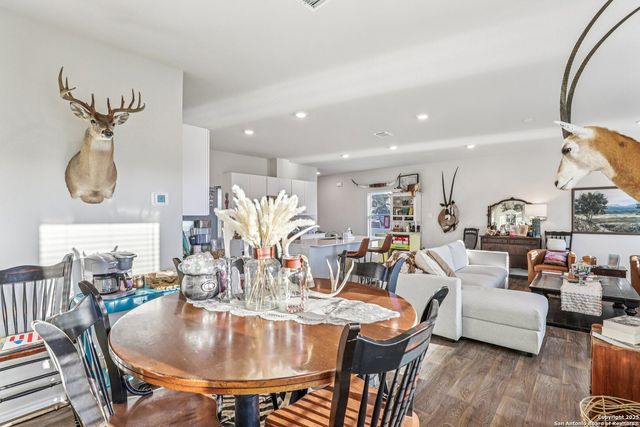 116 Middle Green, Floresville, TX 78114