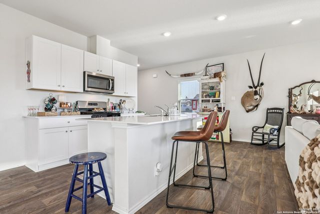 116 Middle Green, Floresville, TX 78114