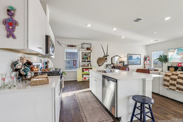 116 Middle Green, Floresville, TX 78114