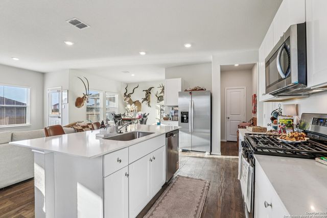 116 Middle Green, Floresville, TX 78114