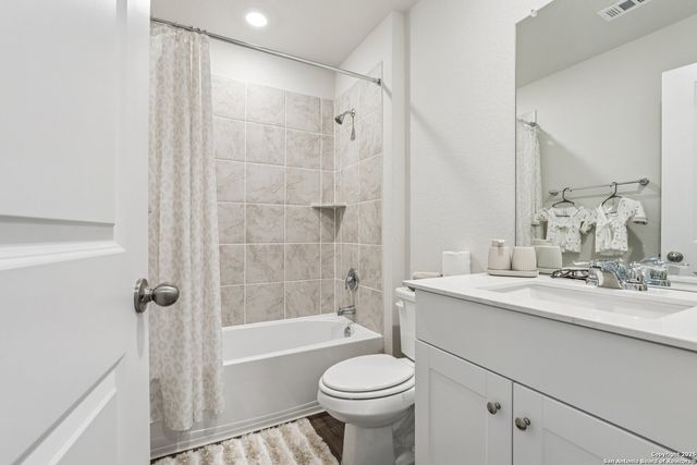 116 Middle Green, Floresville, TX 78114