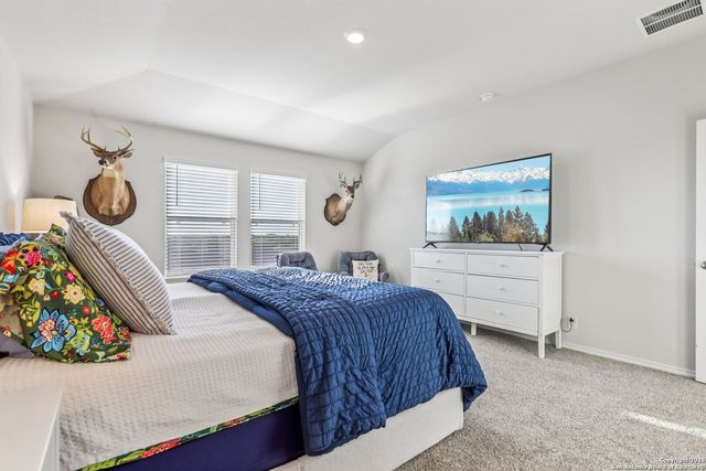 116 Middle Green, Floresville, TX 78114