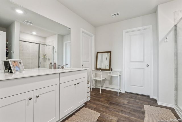 116 Middle Green, Floresville, TX 78114