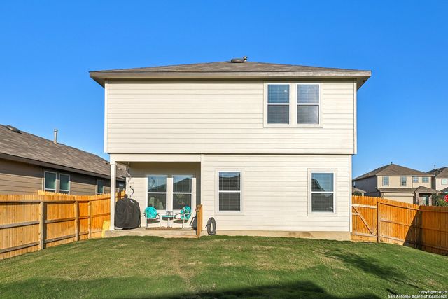 116 Middle Green, Floresville, TX 78114