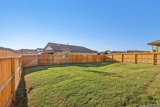 116 Middle Green, Floresville, TX 78114