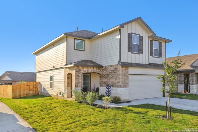 116 Middle Green, Floresville, TX 78114