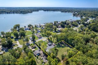 5568 Paw Paw Lake Road, Coloma, MI 49038