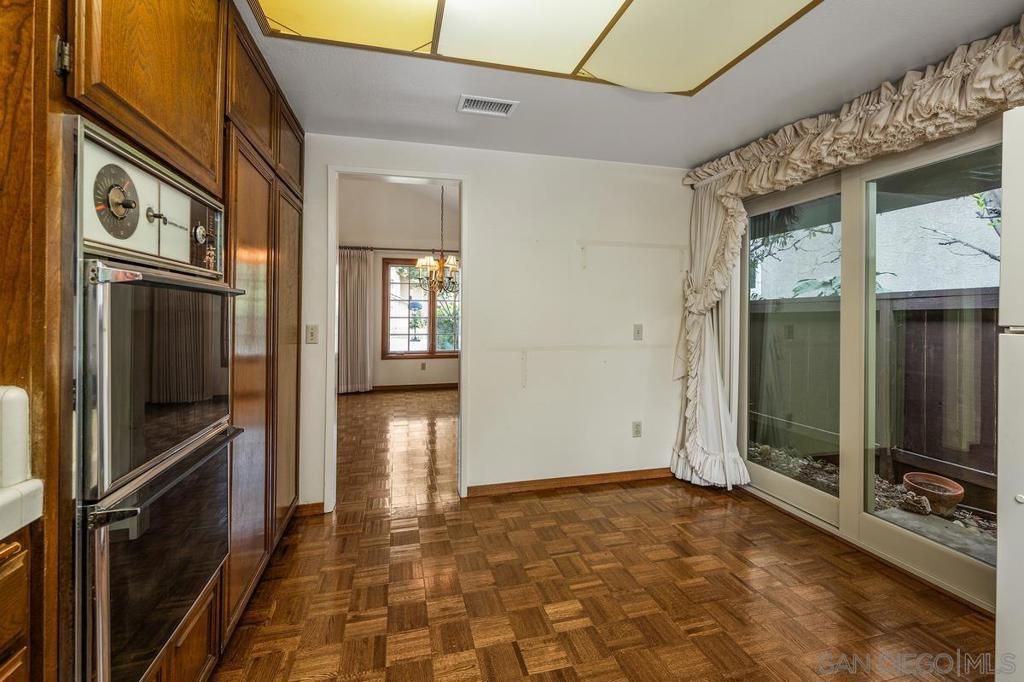 Image 11 of property listing at 10575 Canyon Lake Dr, San Diego, CA 92131